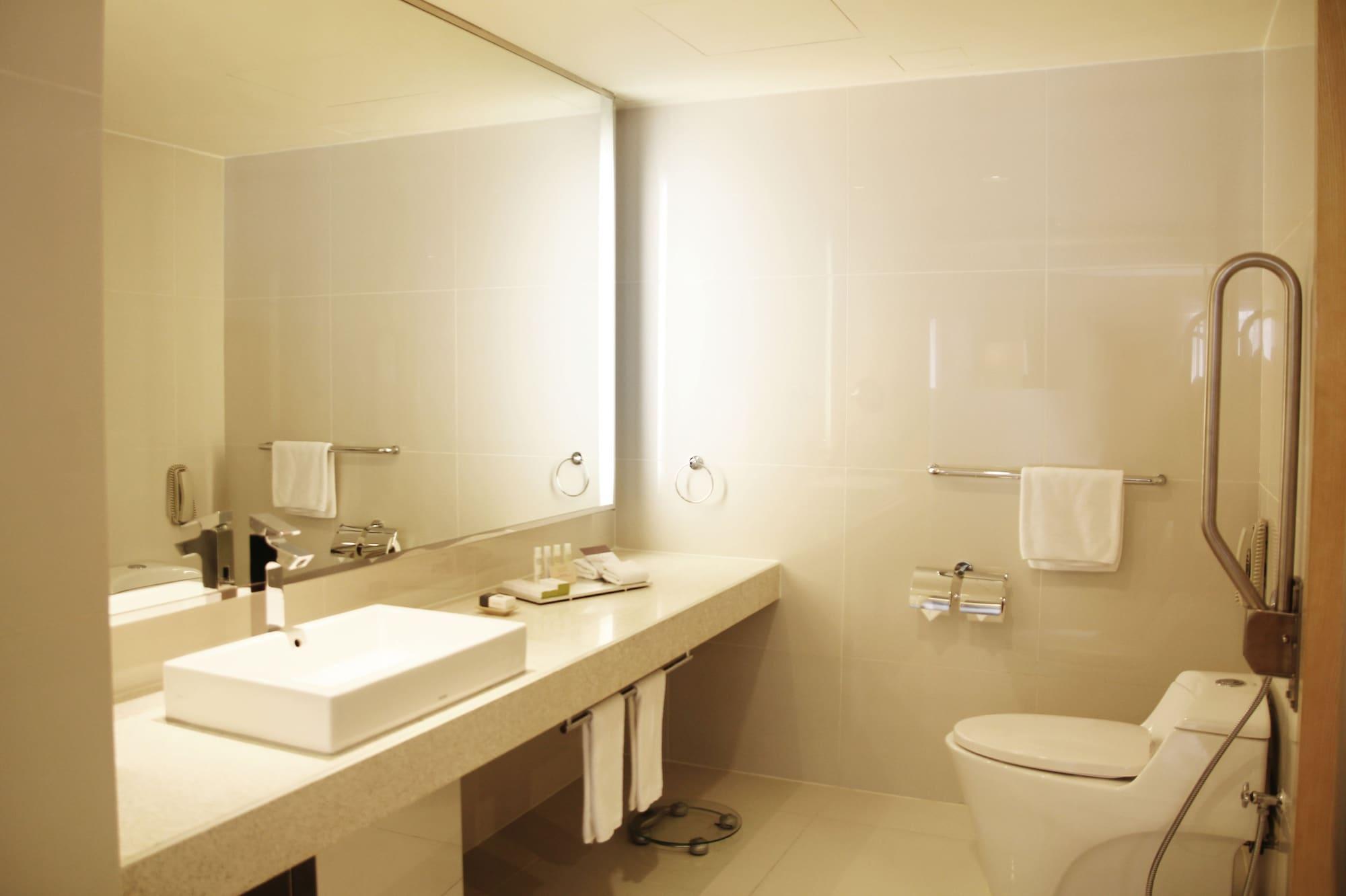Doubletree By Hilton Kuala Lumpur Exterior foto Bathroom