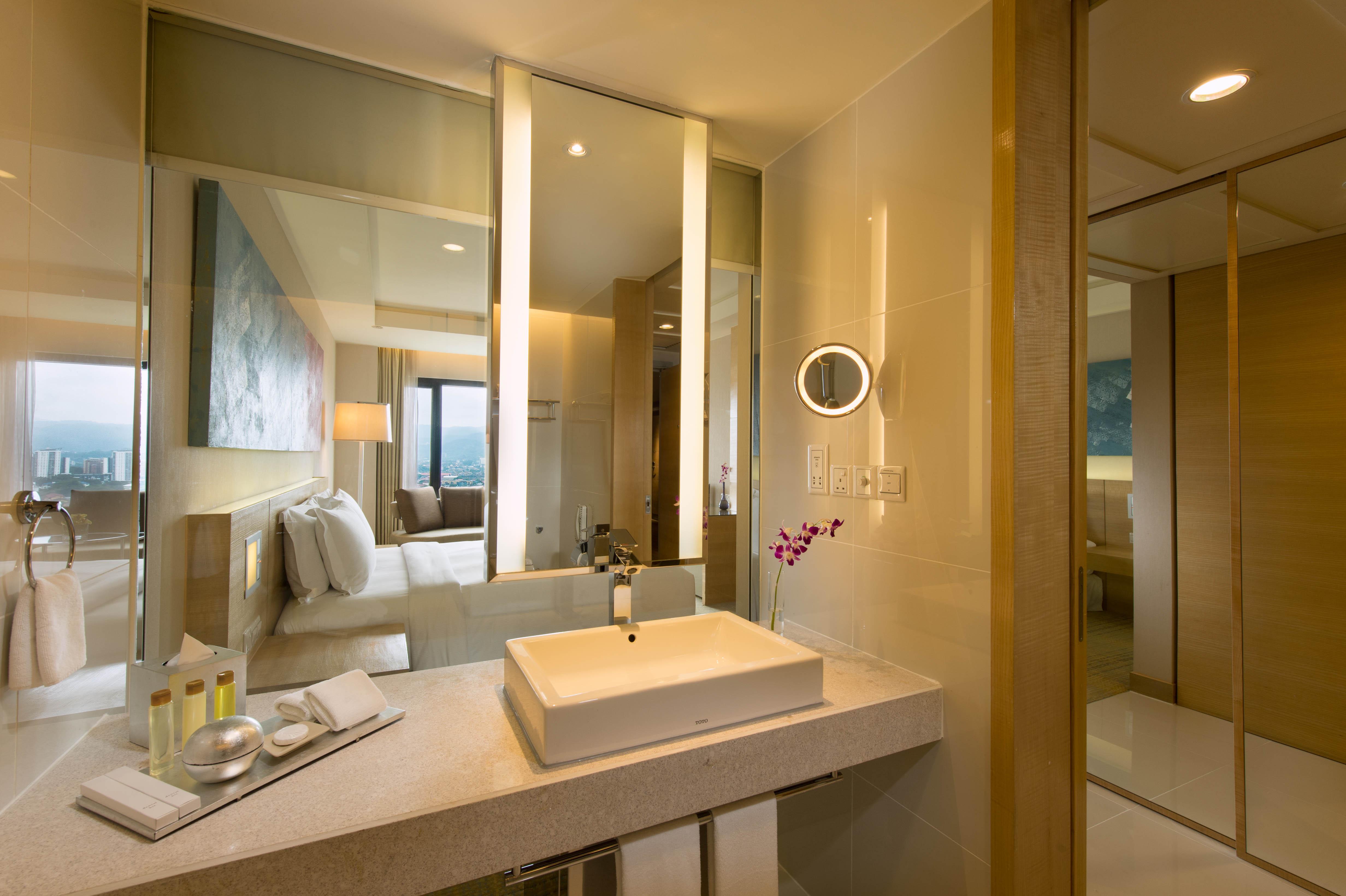Doubletree By Hilton Kuala Lumpur Facilidades foto Bathroom