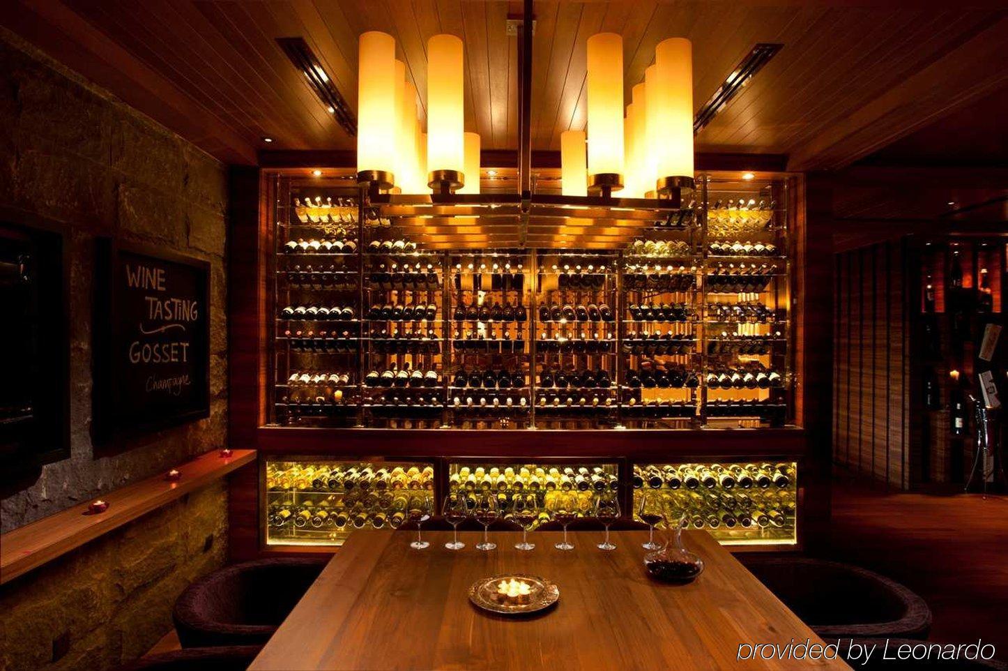 Doubletree By Hilton Kuala Lumpur Restaurante foto Wine Bar