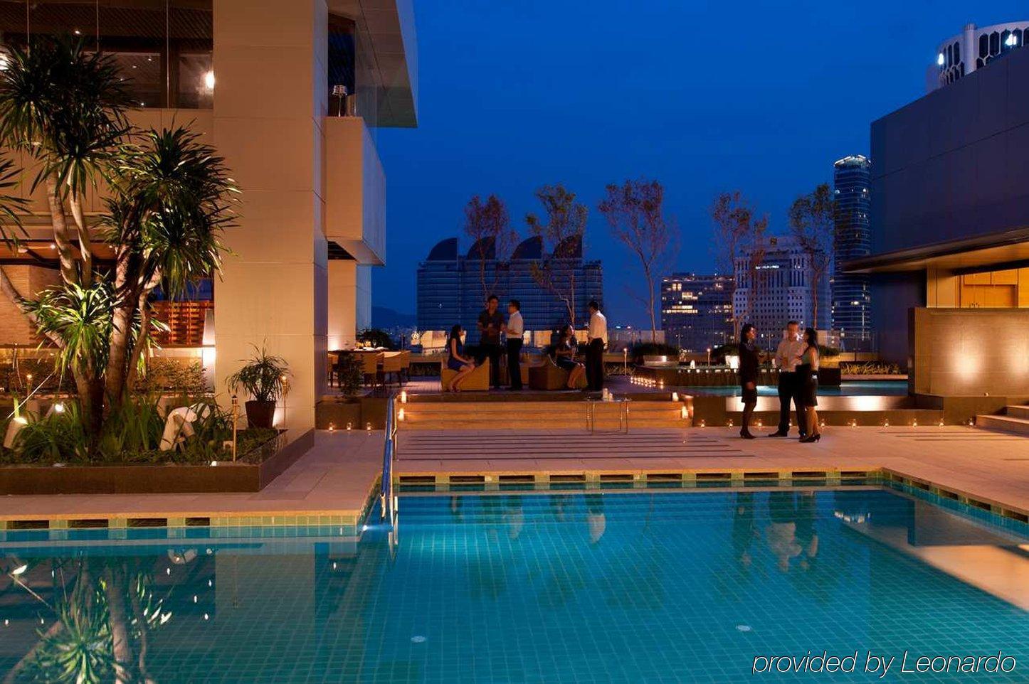 Doubletree By Hilton Kuala Lumpur Facilidades foto The pool at the hotel
