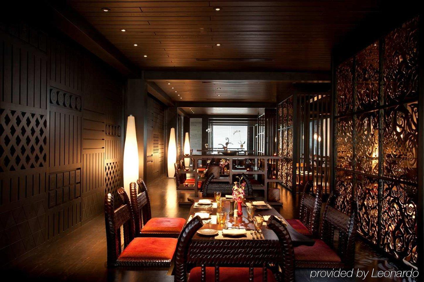 Doubletree By Hilton Kuala Lumpur Restaurante foto Interior of the restaurant