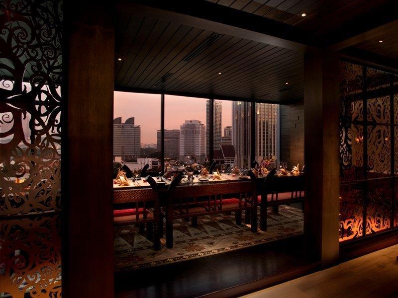 Doubletree By Hilton Kuala Lumpur Exterior foto The interior of the restaurant