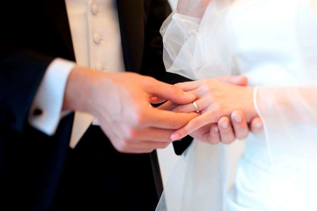 Doubletree By Hilton Kuala Lumpur Facilidades foto The exchange of rings at a wedding