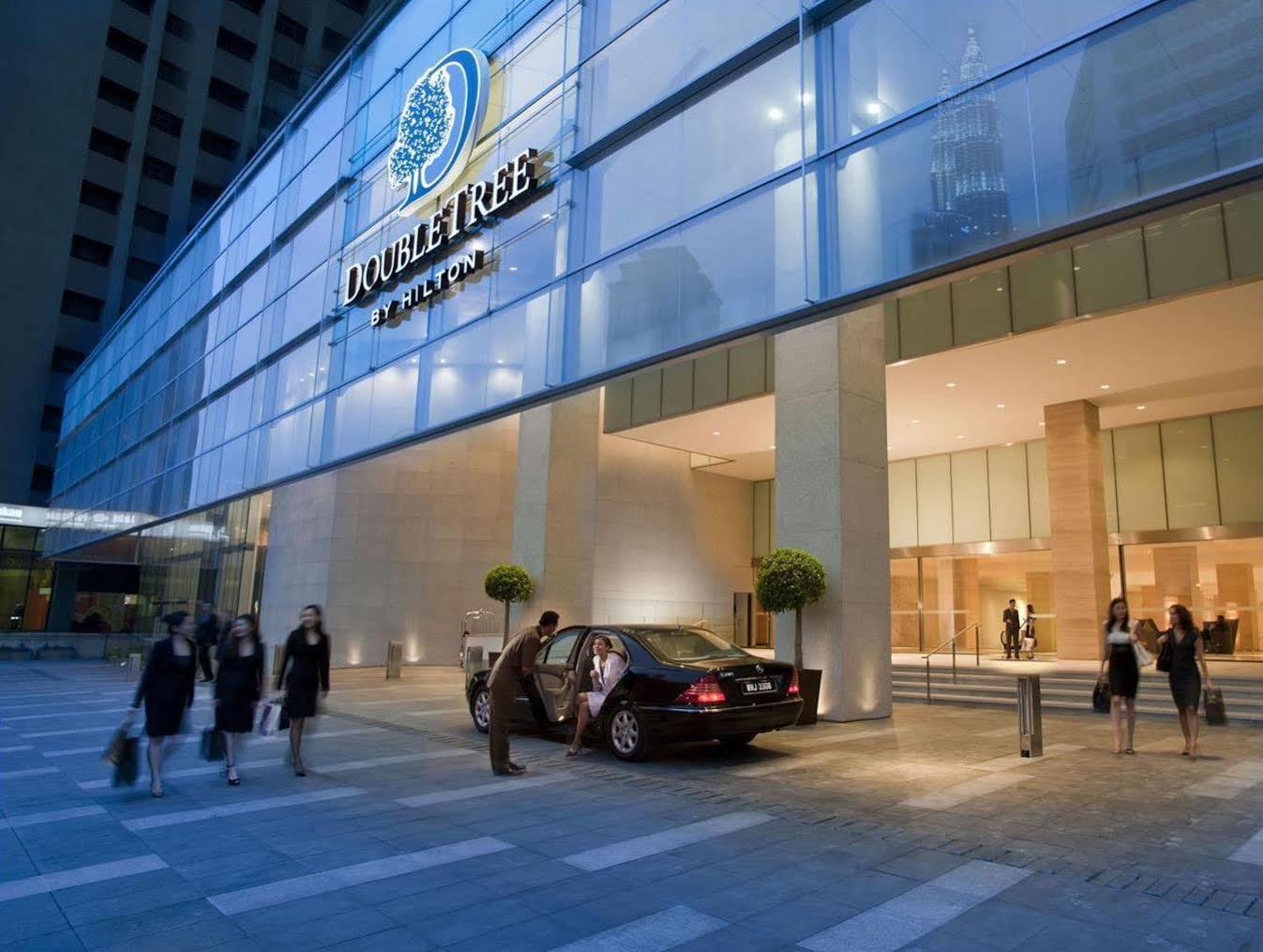 Doubletree By Hilton Kuala Lumpur Exterior foto Entrance of the hotel