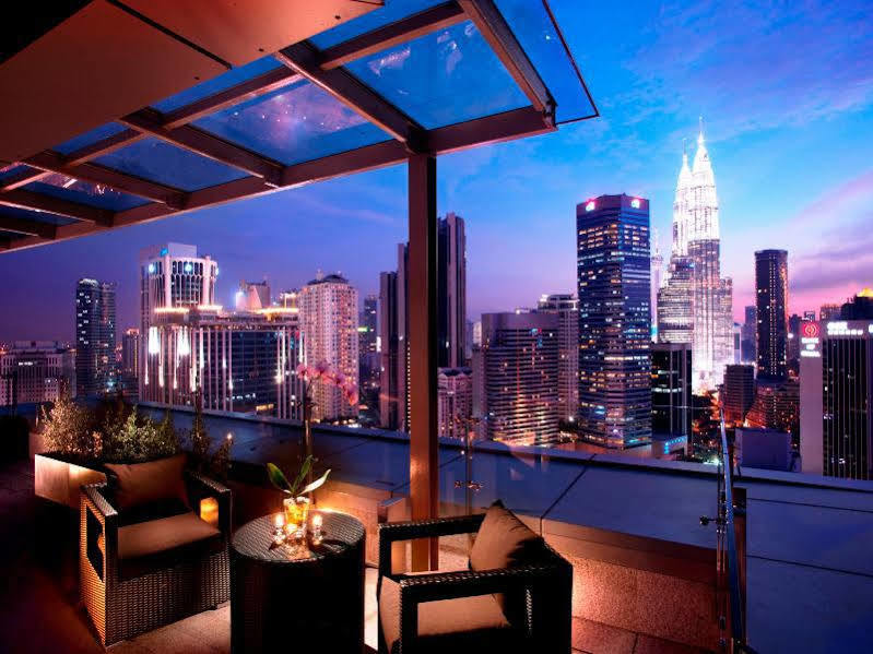 Doubletree By Hilton Kuala Lumpur Exterior foto View from the rooftop bar